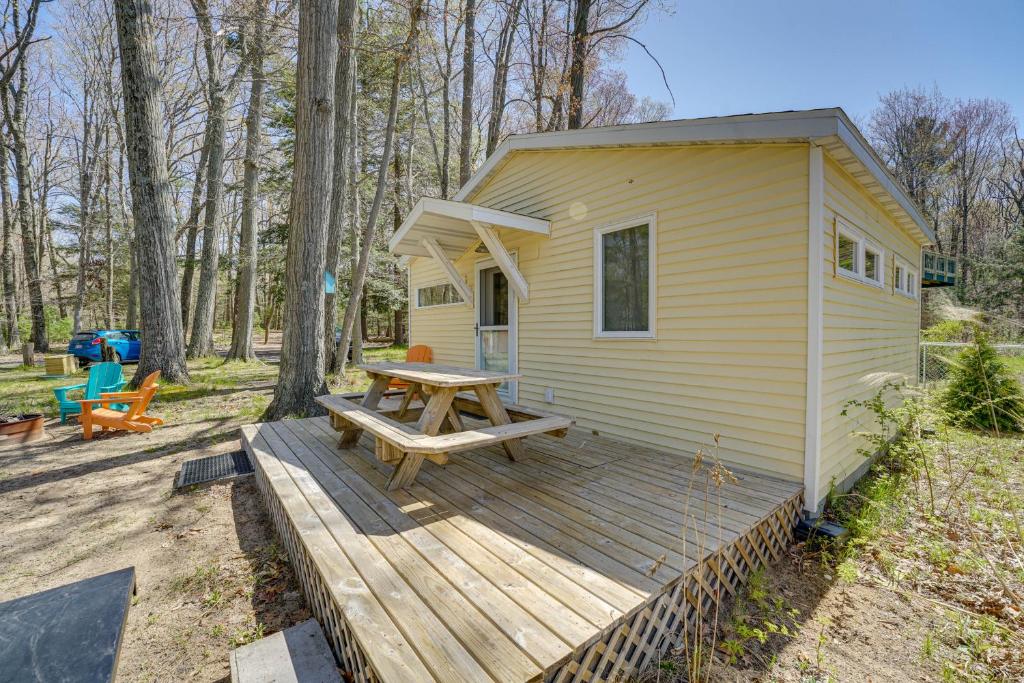 4-Season Gold Coast Cottage, 2 Mi to Winter Sports